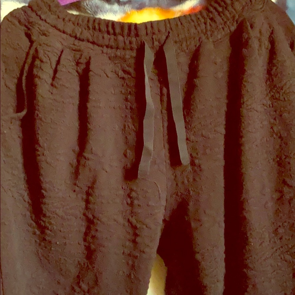 Black stretchy pants with pockets